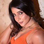 Sakshi Agarwal Instagram - Whiskey in a tea cup? . #lifestyle #photoshoot #ootd #instadaily #sakshiagarwal #beautyshoot #instafashion #fashionstyle . @murugeshmakeup_hair @sathyaphotography3 Chennai, India