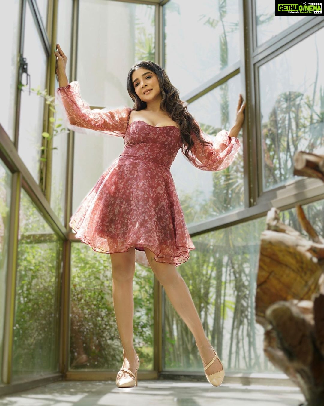 Sakshi Agarwal Instagram - Let the waves of desire take you away💕 . . @murugeshmakeup_hair @farhaa_makeupartist @sathish_photography49 . #SakshiAgarwal #Actress #Love #Bringingsexyback #Strongissexy #SexyHair #Grownandsexy #BodyPerfect #Makeup #Instagood #InstaFashion #Newpost #Outfits #FitnessModel #Fashion #Cinema #fanslove #48streetfashion #YourFavChic Chennai, India