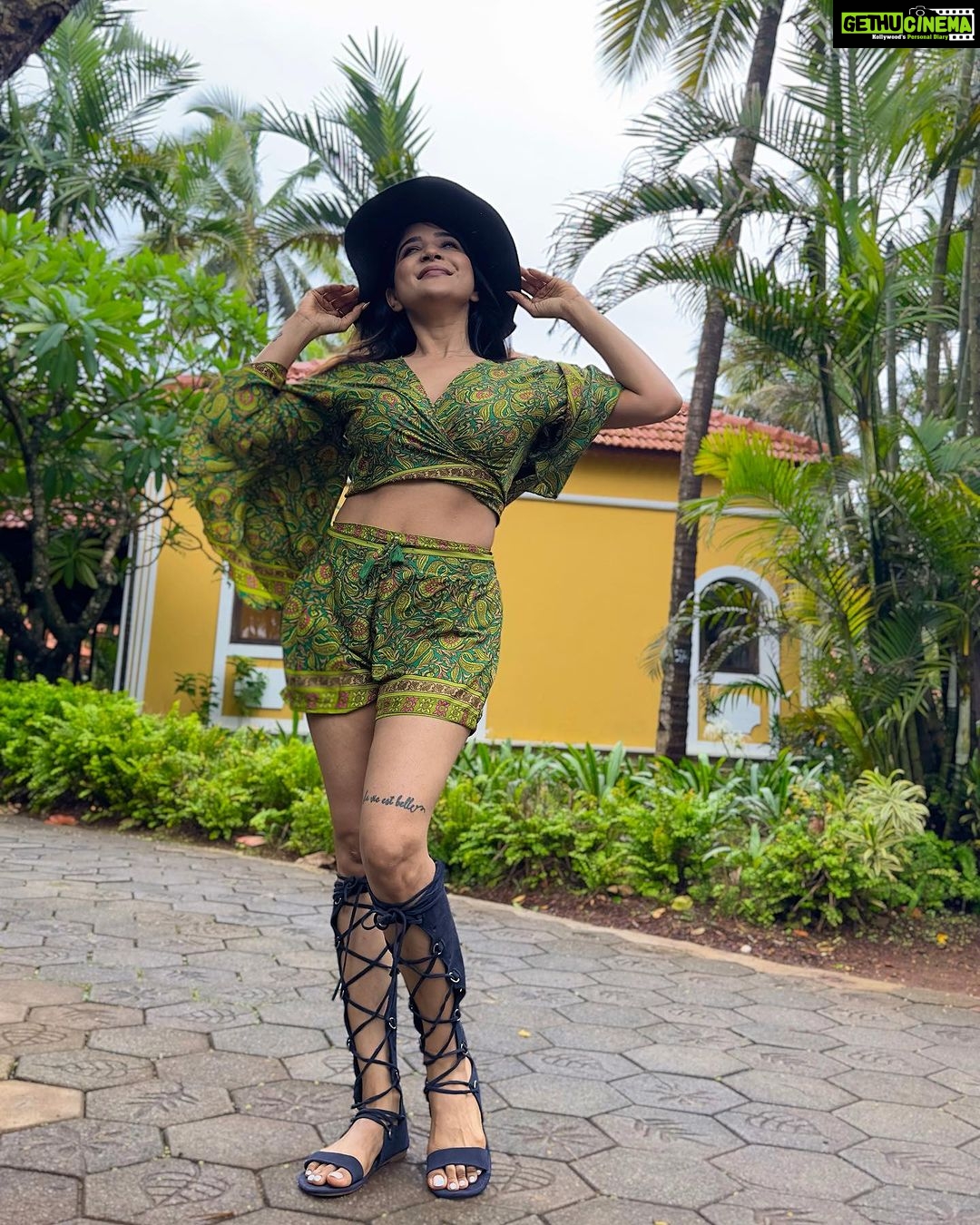 Sakshi Agarwal Instagram - Find meππ . #camouflage #goadiaries #goatourism #greenery #greencoordset #instalifestyle #texasstyle #sakshiagarwal #kollywood #goafun #greenery #vibes #holidaystyle #destinationholiday Taj Holiday Village Resort & Spa Goa