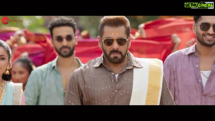 Salman Khan Instagram - #Bathukamma song out now @hegdepooja @venkateshdaggubati @farhadsamji @ravibasrur @santhoshvenkysinger @airaa_udupi @hariniivaturi @suchetha_basrur #VijayalaxmiMettinahole @shabbir_ahmed9 @alwaysjani @iamjaggubhai_ @bhumika_chawla_t @singhvijender #AbhimanyuSingh @raghavjuyal @thesiddharthnigam @jassie.gill @shehnaazgill @palaktiwarii @vinali_bhatnagar @vmanikandandop @shamiraah28 @skfilmsofficial @zeestudiosofficial @zeemusiccompany