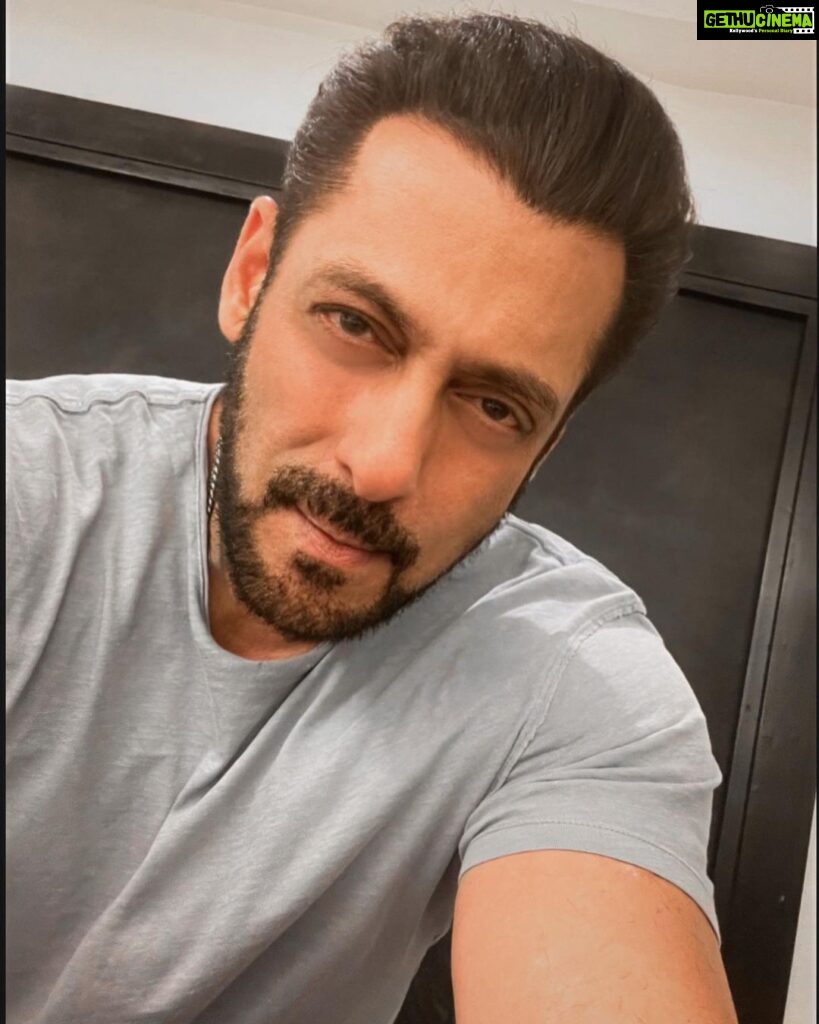 Salman Khan Instagram - Selfie lay lay re