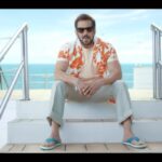 Salman Khan Instagram - Life mei so much stress? Stress ko do rest. Wear Relaxo Bahamas and keep chillin’ keep flippin’! #relaxo #bahamas #salmankhan #nostress #slippers #keepchillinkeepflippin