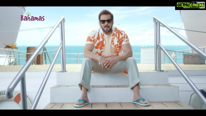 Salman Khan Instagram - Life mei so much stress? Stress ko do rest. Wear Relaxo Bahamas and keep chillin’ keep flippin’! #relaxo #bahamas #salmankhan #nostress #slippers #keepchillinkeepflippin