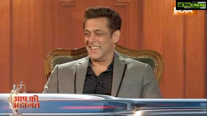 Salman Khan Instagram - Watch #AapKiAdalat show tonight at 10 on India TV #SalmanKhanInAapKiAdalat @rajatsharmalive #IndiaTVHindi @indiatvnews