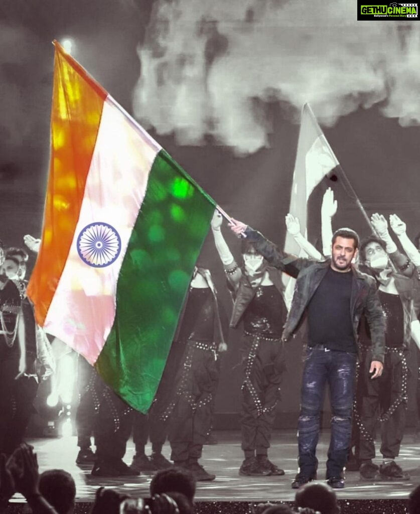 Salman Khan Instagram - Wishing all a very happy Independence Day ….