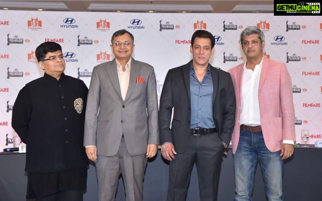 Salman Khan Instagram - Filmfare time aur iss bar hosting, 68th filmfare hai with Hyundai and the most amazing thing is that it’s in association with maharastra tourism and on 27th of April at the jio convention centre . Telecast on colors 28th April….Too much fun . #HyundaiFilmfareAwards2023 #maharshtratourism @deepakrlamba @filmfare Tickets on: Bookmyshow.com