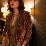 Samantha Instagram - They say New York is where dreams are made. I started my career when I shot for my first film here…. A scared little girl without a clue about how she was going to make it… but daring enough to dream the big dream! Today, 14 years later… ✨✨✨ #IndependenceDayParade #Newyork Styled- @openhousestudio.in Outfit - @ritukumarhq Jewellery- @bespokevintagejewels_shwet Eyewear- @gemopticians Style team - @poojakaranam @mehavenkatesh Shot by- @abhimanyu_mahaveer Hair and makeup - @iamkanwalbatool (Empire state of mind had just released and would play on the radio everyday in 2009)