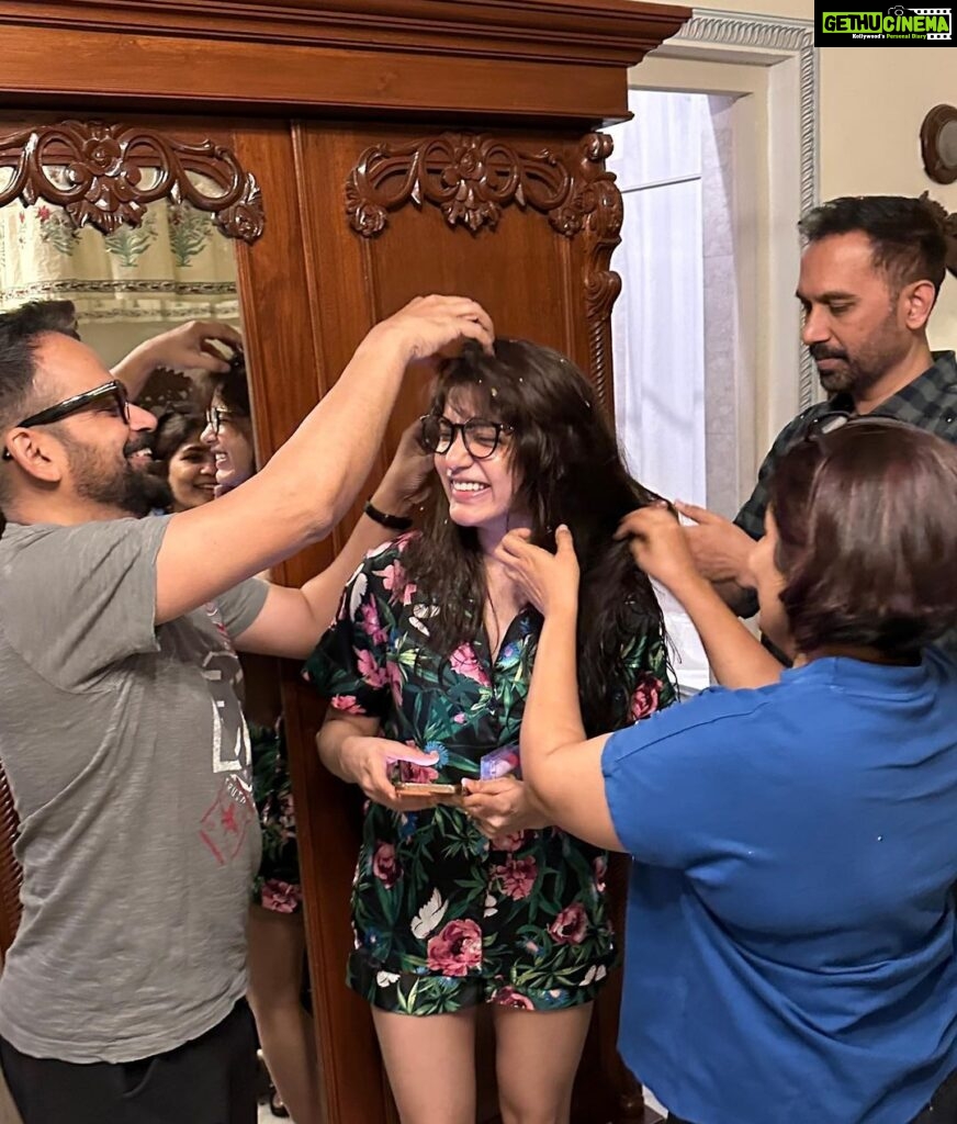 Samantha Instagram - The rules were simple.. - no surprises - no cake -certainly no f**in balloons I clearly get what I want😒😒😒 The week that was 🤓