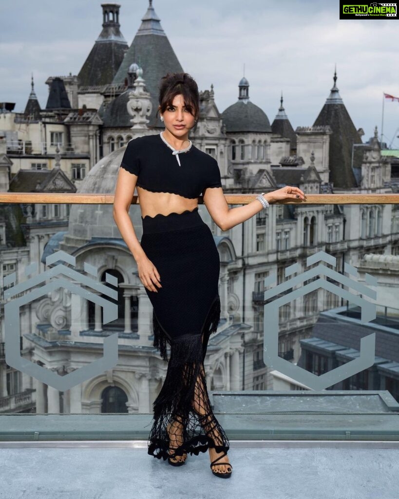 Samantha Instagram - For the global premiere of #CITADEL🫶🏻 An evening to remember!! In @bulgari #Bulgari #Serpenti Oufit @victoriabeckham Styled by @lakshmilehr Assisted @abhimanudesai @elsiechetry HMU @avnirambhia