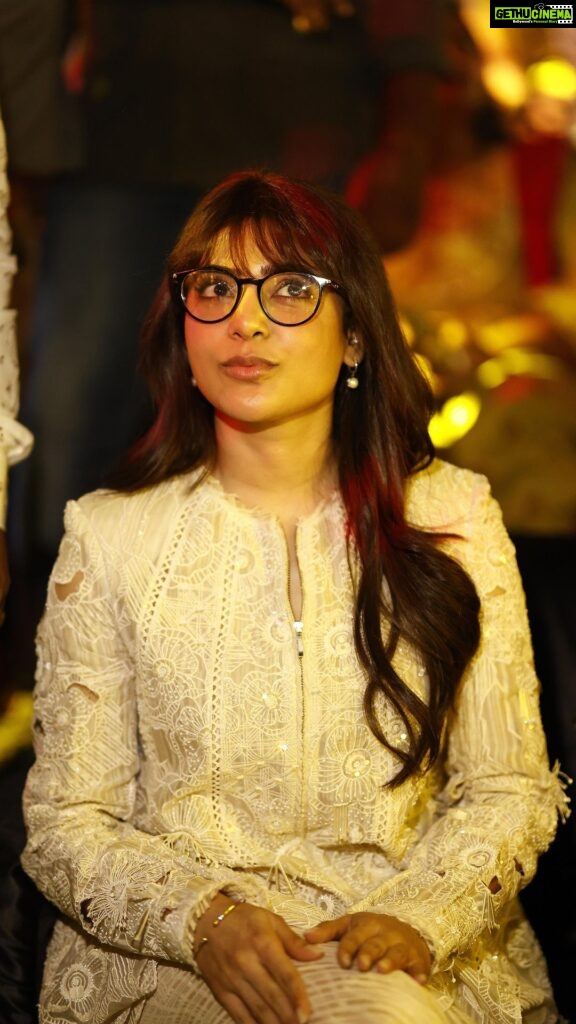 Samantha Instagram - Wanna know 5️⃣ Crazy things about #Shaakuntalam ? 💫 #Shaakuntalam in 3D & 2D from April 14th in theatres near you! @gunasekhar1 @devmohanofficial #ManiSharma @neelima_guna @senguptajisshu @madhoo_rockstar @gunaa_teamworks @srivenkateswaracreations @hanshithareddy @harshithsri @vasundharadiamondrf @neeta_lulla @tubbys_music @tips @tipsteluguofficial @tipstamilofficial @tips_malayalamofficial @tipskannada @sillymonksnt @shreyasgroup #MythologyforMilennials #EpicLoveStory #ShaakuntalamOnApril14 🦢