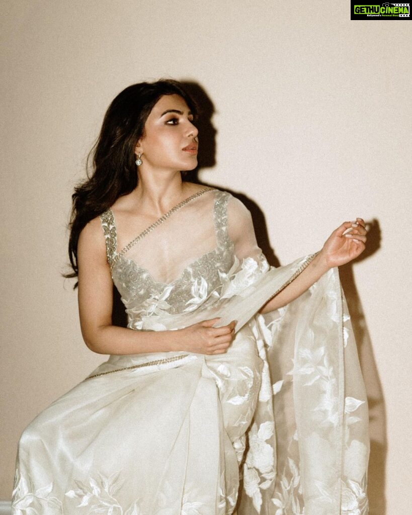 Samantha Instagram - 🤍 #shaakuntalamonapril14 Saree - @aikeyah Jewellery - @abhilasha_pret_jewelry Styled by - @pallavi_85 @openhousestudio.in @selvithangaraj Style team - @poojakaranam @kaalii.ma Shot by - @nandivardhanreddy_ Make up - @avnirambhia Hair - @rohit_bhatkar
