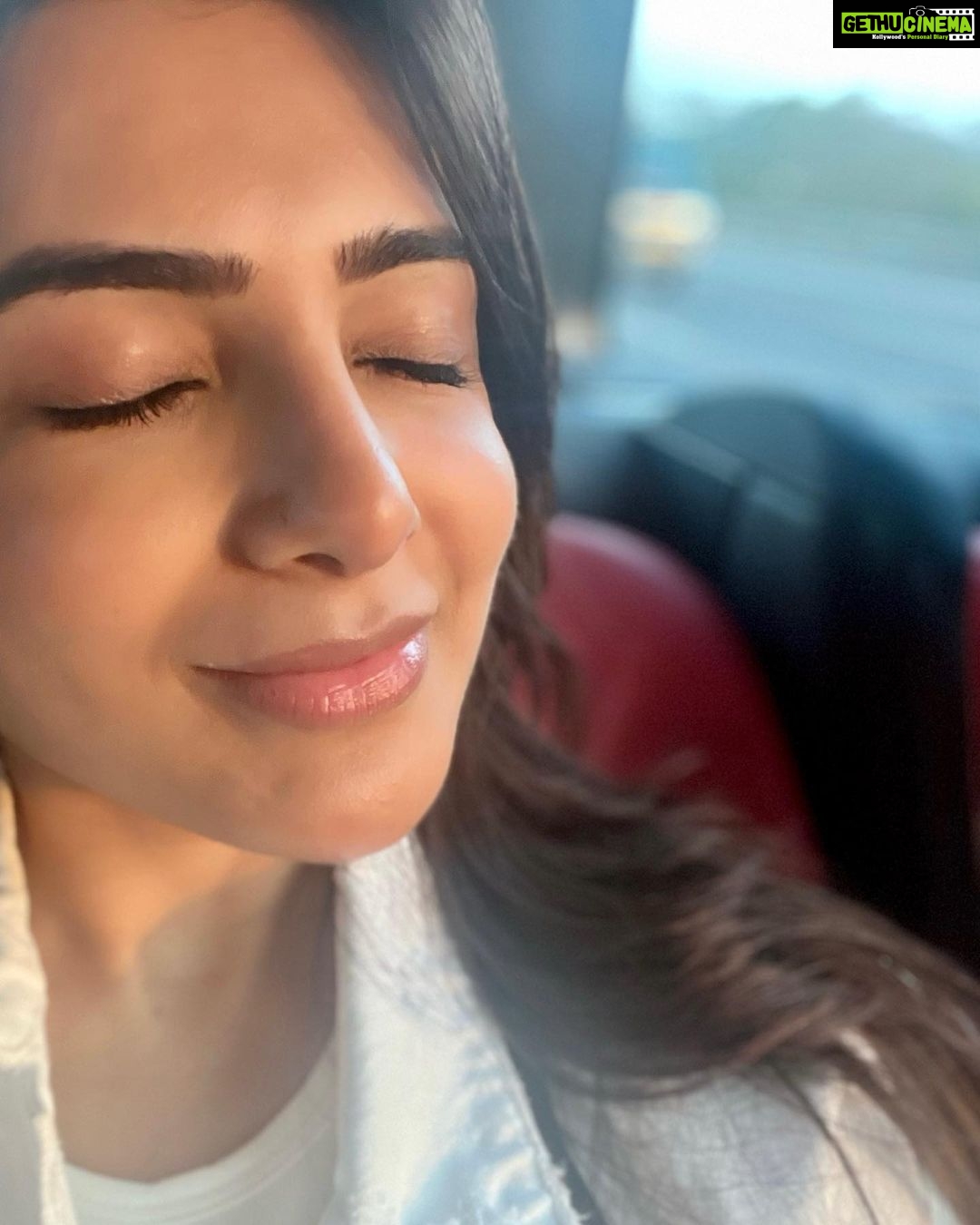 Samantha Instagram - Find the light 🤍