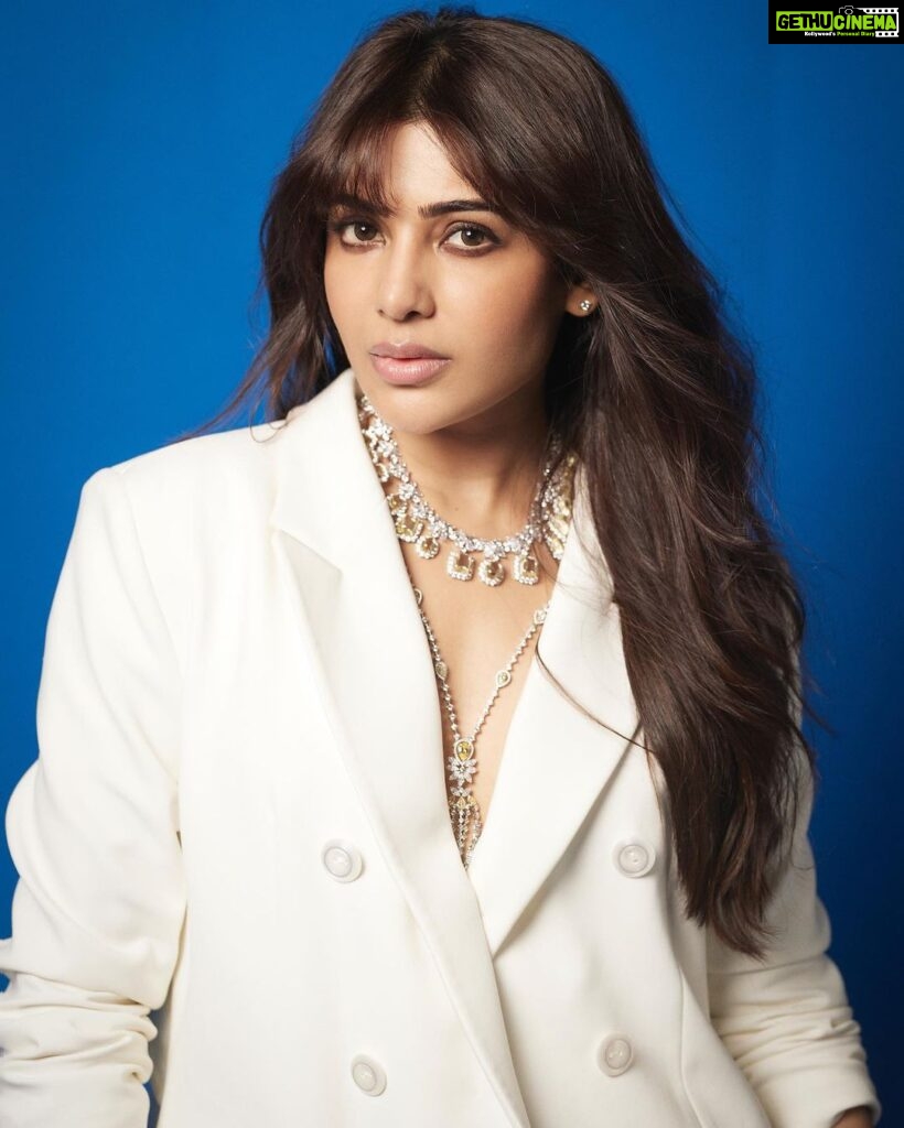 Samantha Instagram - Mumbai🤍 #shaakuntalamonapril14 #shaakuntalamin3d Outfit- @vandafashionagency @laithmaalouf_official Jewellery - @karishma.joolry @dipublicrelations Styled by - @pallavi_85 @openhousestudio.in @selvithangaraj Style team - @poojakaranam @kaalii.ma @shruthimanjari Shot by - @trishasarang Make up - @avnirambhia Hair - @rohit_bhatkar