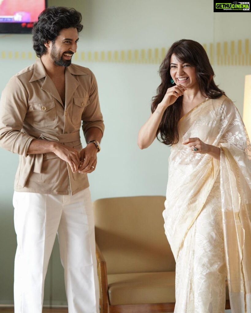 Samantha Instagram - Kochi 🤍 #shaakuntalamonapril14 Shaakuntalam in 3D🫶🏻 @devmohanofficial 🤗 Outfit- @tilfi_banaras Jewellery - @anaghaartsnjewels @stilt_communications Styled by - @pallavi_85 @openhousestudio.in @selvithangaraj Style team - @poojakaranam @kaalii.ma Shot by - @down__trodden _ @theprincenthem Make up - @avnirambhia Hair - @rohit_bhatkar