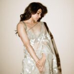 Samantha Instagram - 🤍 #shaakuntalamonapril14 Saree - @aikeyah Jewellery - @abhilasha_pret_jewelry Styled by - @pallavi_85 @openhousestudio.in @selvithangaraj Style team - @poojakaranam @kaalii.ma Shot by - @nandivardhanreddy_ Make up - @avnirambhia Hair - @rohit_bhatkar