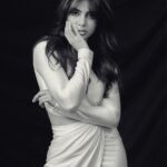 Samantha Instagram - Let’s talk all things #Shaakuntalam 🤍 HMU @rohit_bhatkar @avnirambhia Outfit: custom @namratajoshipura Accessories: @Tuula.jewellery Shoes: @aminamuaddiofficial Styling: @openhousestudio.in @pallavi_85 @selvithangaraj Assisted by: @kaali.ma @poojakaran Photo: @leorifoto
