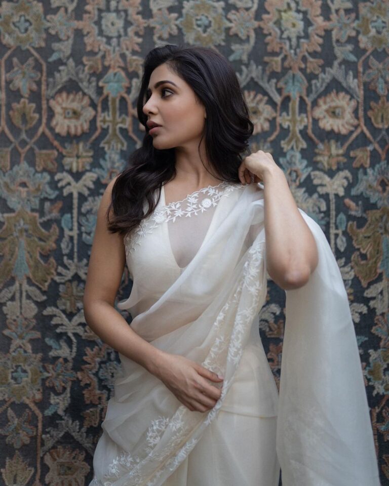 Samantha Instagram - Take the first step in faith . You don’t have to see the whole staircase, just take the first step . -Martin Luther King jr This is what we’ll do 🤍 Saree- @devnaagri Eyewear- @lindbergeyewear @spectaopticals . Styled by - @pallavi_85 @openhousestudio.in Make up and hair - @avnirambhia Shot by - @nandivardhanreddy_ Style team - @poojakaranam @kaalii.ma