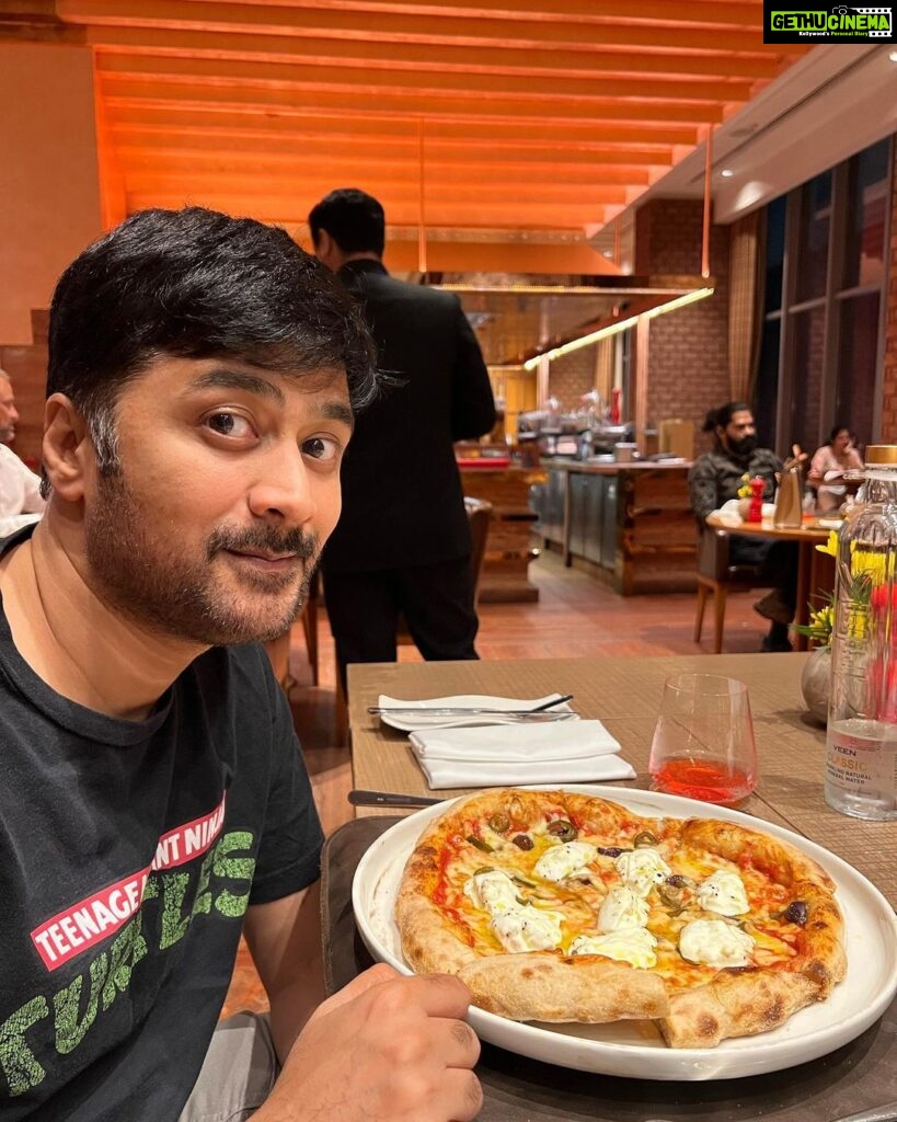Samantha Instagram - Take the nicest person you know and multiply that into a hundred.. that’s ma best friend.. I love you @rahulr_23 forever and ever🤗💪🏼🧚‍♂️🦄🪄♥️ (When he’s the biggest foodie but gives up his food to give you company with yours and it almost kills him🤗🙊😂)