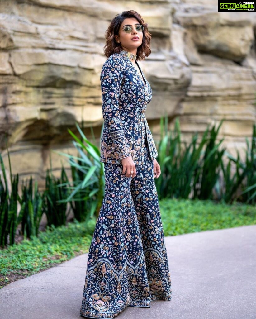 Samantha Instagram - USAAAAA♥️♥️♥️ #DallasLove #KushiOnSept1st Styled by - @openhousestudio.in Outfit - @anitadongre @elevate_promotions Jewellery- @anumerton Style team - @poojakaranam @mehavenkatesh Dallas, Texas