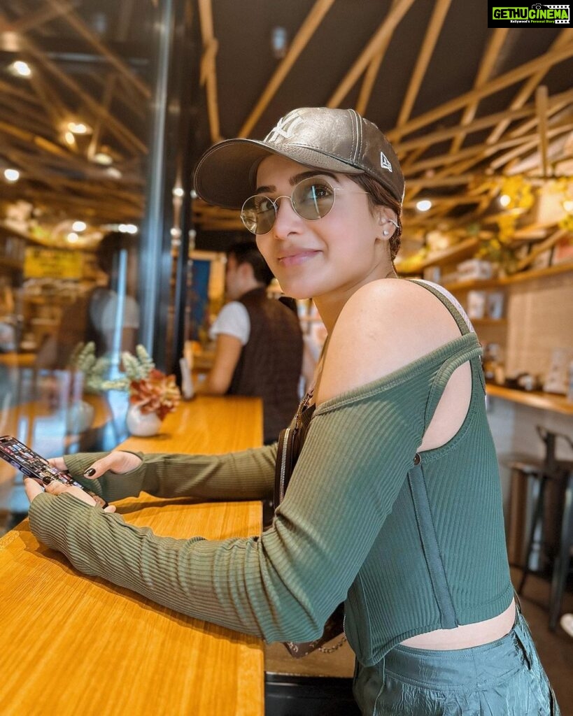 Samantha Instagram - “All life on Earth is related. Your hand resembles a bat's wing. Your cells have the same structure as the cells of a pineapple. Segments of your DNA match a mushroom's genetic code. Why? Because you share ancestors with every living thing on Earth. Some relationships are closer, some more distant. But we are all part of the same family tree.” Natural History Museum, NYC