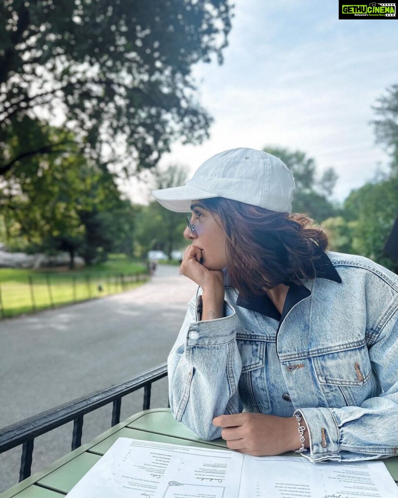 Samantha Instagram - Mornings like these.. My happy place🤍 Central Park, New York