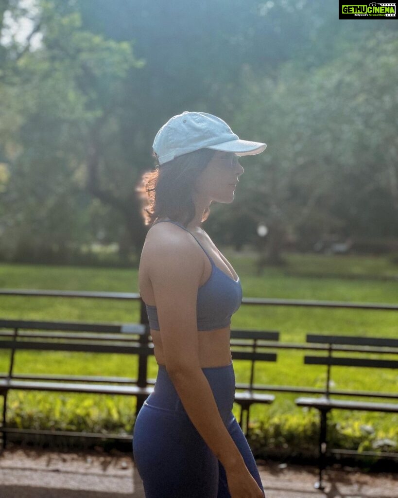 Samantha Instagram - Mornings like these.. My happy place🤍 Central Park, New York