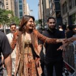 Samantha Instagram - They say New York is where dreams are made. I started my career when I shot for my first film here…. A scared little girl without a clue about how she was going to make it… but daring enough to dream the big dream! Today, 14 years later… ✨✨✨ #IndependenceDayParade #Newyork Styled- @openhousestudio.in Outfit - @ritukumarhq Jewellery- @bespokevintagejewels_shwet Eyewear- @gemopticians Style team - @poojakaranam @mehavenkatesh Shot by- @abhimanyu_mahaveer Hair and makeup - @iamkanwalbatool (Empire state of mind had just released and would play on the radio everyday in 2009)