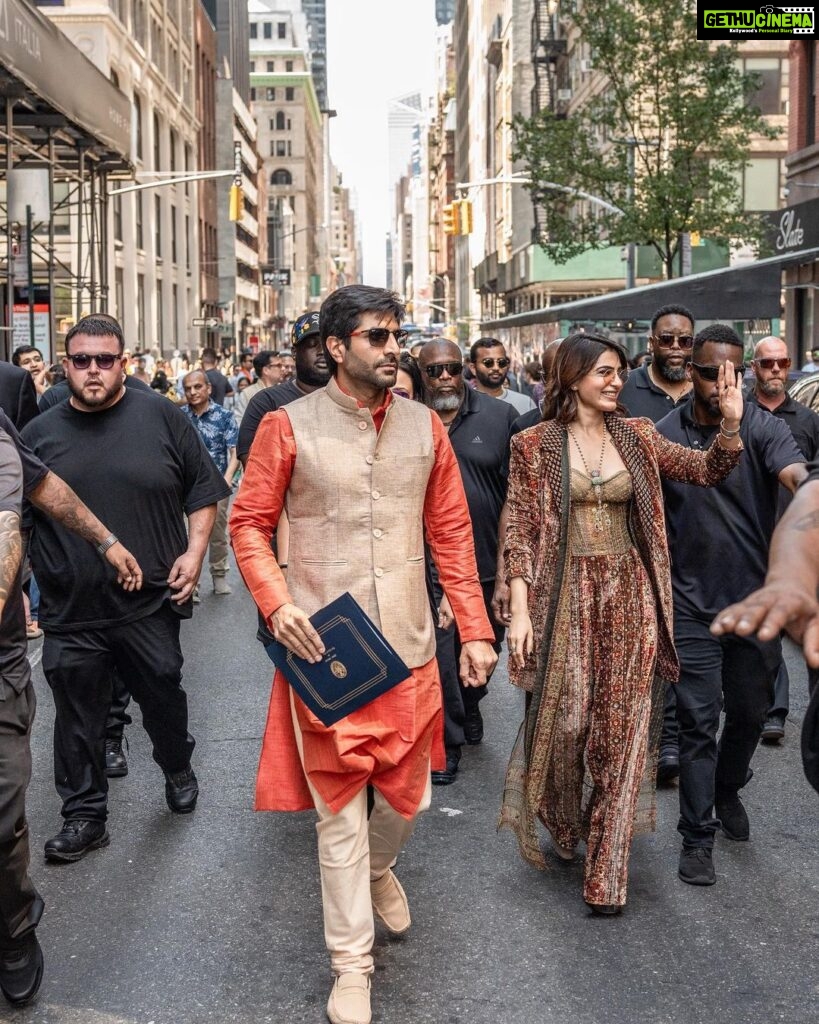 Samantha Instagram - They say New York is where dreams are made. I started my career when I shot for my first film here…. A scared little girl without a clue about how she was going to make it… but daring enough to dream the big dream! Today, 14 years later… ✨✨✨ #IndependenceDayParade #Newyork Styled- @openhousestudio.in Outfit - @ritukumarhq Jewellery- @bespokevintagejewels_shwet Eyewear- @gemopticians Style team - @poojakaranam @mehavenkatesh Shot by- @abhimanyu_mahaveer Hair and makeup - @iamkanwalbatool (Empire state of mind had just released and would play on the radio everyday in 2009)