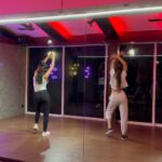 Samara Tijori Instagram - In honour of International Dance Day! And my ride or die @yasshkadamm . Also my second home @beatdancestudioo 🤍 @badboyshah 🔥