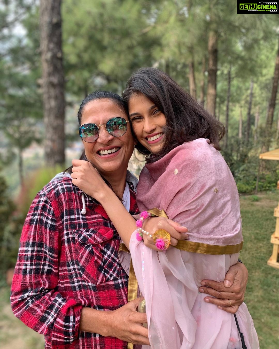 Samara Tijori Instagram - Happy Birthday to Mumaloo @shivanitijori 🤍
