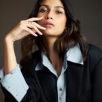 Samara Tijori Instagram - A New Era and a Dream Team. 🥹 Shot by @frontrowgypsy Makeup by @makeupbyriddhima Styled by @aakrutisejpal Hair by @aakashnanchit Jewellery from @iblamebeads