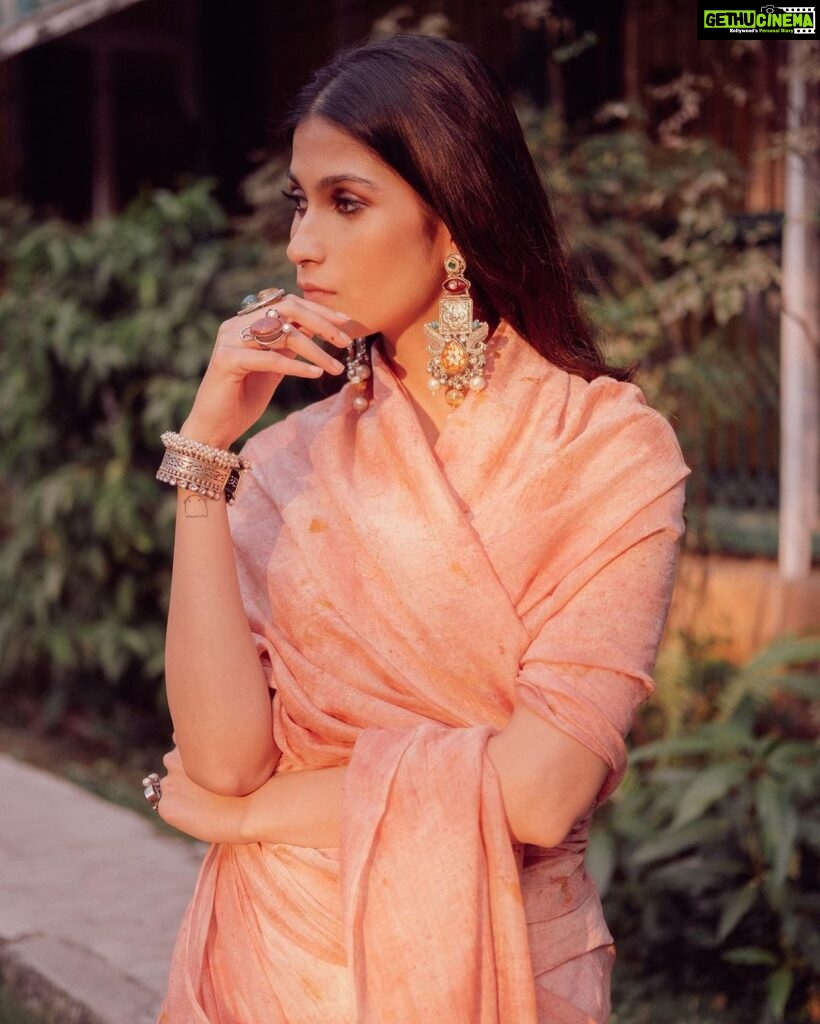 Samara Tijori Instagram - Last lot 🤍 📷 @harshjanii 💄 @athirathakkar 👗 @denishabakrania Wearing @thebasalstudio Jewellery @_phullara_