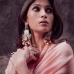 Samara Tijori Instagram - Shot by @harshjanii 🤍 HMU by @athirathakkar Styled by @denishabakrania Wearing @thebasalstudio Jewellery @_phullara_