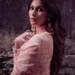 Samara Tijori Instagram - Shot by @harshjanii 🤍 HMU by @athirathakkar Styled by @denishabakrania Wearing @thebasalstudio Jewellery @_phullara_