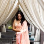 Sameera Reddy Instagram - Feeling peachy🍑 📷 @kiransaphotography Styled by @sarayu.hegde Mua/hair @perfektmakeover @puii_c_ammy Saree @rehaneofficial Earrings @montresorbangalore