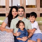 Sameera Reddy Instagram - Family photo with everyone smiling same time😅not easy peeps 😂 #familyportraits