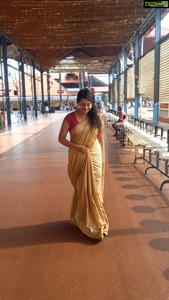 Samskruthy Shenoy Instagram - ഗുരുവായൂരമ്പലനടയിൽ ❤🙏🏻 VC - @ratheesh_chaamu_guruvayur #guruvayur #guruvayoortemple #tradition #sareelove #randomreels Guruvayoor Sri Krishna Temple