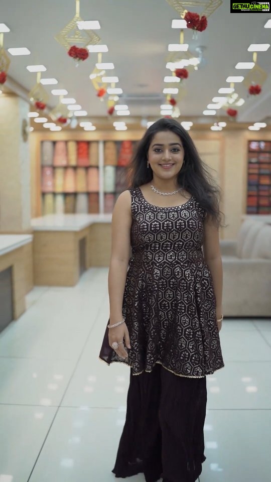 Samskruthy Shenoy Instagram - It was an awesome shopping experience at @adorn_perumbavoor . They have a large variety collections of Cosmetics, Ornaments, Party Wears and Beauty Parlour Wholesale items. Do shop from @adorn_perumbavoor #shopping #adornpalace #perumbavoor Perumbavoor, India