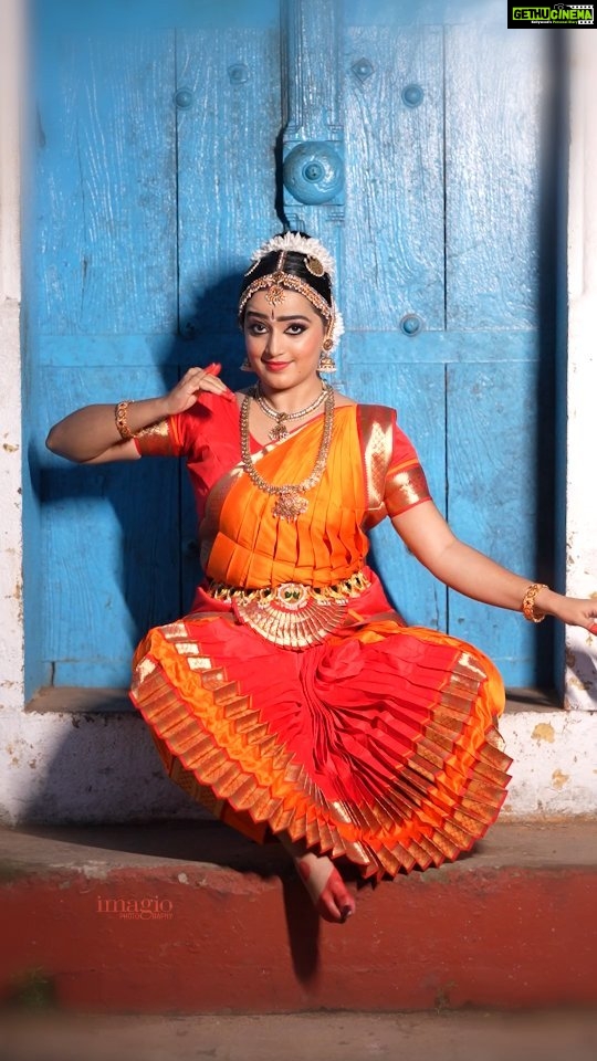 Samskruthy Shenoy Instagram - Before The Show Panimathi Mukhi Baale... A short video, before going on stage for a Bharata Natyam performance. Please subscribe to my youtube channel 'Samskruthy Shenoy' for more videos 🙏🏻 Link in Bio ❤ VC - @imagiophotography_official MUA - @beleza_studio_academy @aswathi_sasidharan__ #bharatanatyam #classicaldance #expressions #dancelife #instareels #instamalayalam #instatamil #traditional