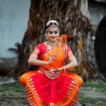 Samskruthy Shenoy Instagram – Māta Marakata Shyāma Mātange Madhushālini 🙏🏻🧡
PC – @imagiophotography_official 
MUA – @aswathi_sasidharan__ @beleza_studio_academy 
#bharatanatyam #classicaldance #tradition #goddesspose #dancelife #lovefordance Cochin Thirumala Devaswom