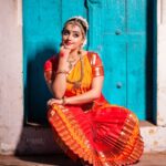 Samskruthy Shenoy Instagram – Anganamaar moulee mani
Thinkalaasye chaarusheele
🧡❤🧡
PC-@imagiophotography_official 
MUA-@aswathi_sasidharan__ @beleza_studio_academy 
#bharatanatyam #classicaldance #lovefordance #dancelife #nayika Cochin Thirumala Devaswom