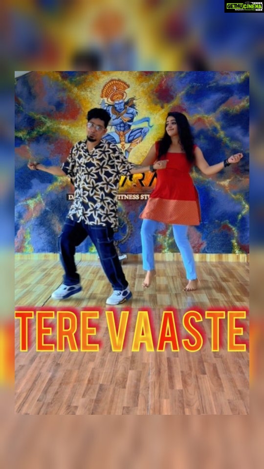 Samskruthy Shenoy Instagram - Tere vaaste ❤ Going with the trend 💃 Dancing with @anu_omkara after a long time😍💃#terevaaste #zarabachkezarahatke #trending #trendingreels #vickykaushal #saraalikhan #bollywood #lovefordance