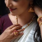 Samskruthy Shenoy Instagram – No indian girl can ever say no to the magic of saree ❤

PC – @dk_dajukotheri
Costume & jewellery – @adorn_perumbavoor
Makeup – @aswathi_sasidharan__ @beleza_studio_academy 
Hairstyle – @sajeesh_s_0619_make_over 

#OnamCelebrations #onam2023 #onamseries #onamvibes #adornperumbavoor #adornbridalhub #belezastudioacademy #samskruthyshenoy #samskruthy #keralagram #keralatalents #traditionalattire #traditionalsaree #keralasaree #loveforsaree Iringole Naganchery Mana Ecco Tourist Villeage