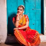 Samskruthy Shenoy Instagram – Anganamaar moulee mani
Thinkalaasye chaarusheele
🧡❤🧡
PC-@imagiophotography_official 
MUA-@aswathi_sasidharan__ @beleza_studio_academy 
#bharatanatyam #classicaldance #lovefordance #dancelife #nayika Cochin Thirumala Devaswom