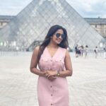 Samyuktha Shanmughanathan Instagram - oui! Amour fou ♥️ on the streets of Paris 🥰 Holiday partner : @gtholidays.in