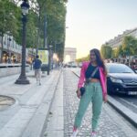 Samyuktha Shanmughanathan Instagram - oui! Amour fou ♥️ on the streets of Paris 🥰 Holiday partner : @gtholidays.in