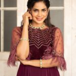 Samyuktha Shanmughanathan Instagram – Mindful Monday ♥️ have a great one ! 🥰

📸 @teamcreators 
💃🏻 @manamchennai 
Jewelry @pothysswarnamahal