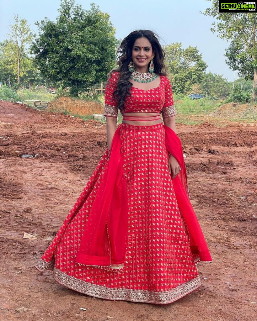Samyuktha Shanmughanathan Instagram - Red alert! 🚨Do more of what makes you happy ♥️ ,, and just like that we are at the last week of January..😱time is flying know Outfit : @annamstudio Jewelry : @aaranyarentaljewellery