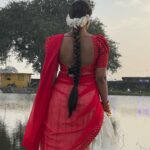 Samyuktha Shanmughanathan Instagram - Happy happy Pongal ☀️☀️ stay happy and keep shining ♥️♥️ swipe to see @aishwarya4547 and me doing a special performance 😂