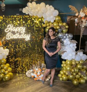 Samyuktha Shanmughanathan Instagram - Thank you thank you thank you for all your wishes.. the calls… the messages .. I m soooo overwhelmed with the love ❤️ and feel so grateful 🥰 
Wishing you a very very happy new year!! Wishing you all  only the best, giving y’all  the positive vibes 💕💕💕to take 2022 head on!! Virtual hugs my loves .. stay awesome 
.
.
And @smileplanners u killed it with decor 🔥🔥! Just so amazing especially when I gave u guys just a 24 hours heads up ! Thank u 🙏🏽
